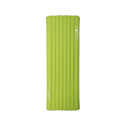 Green inflatable 3R medium sleeping pad on a white background, designed for outdoor warmth.